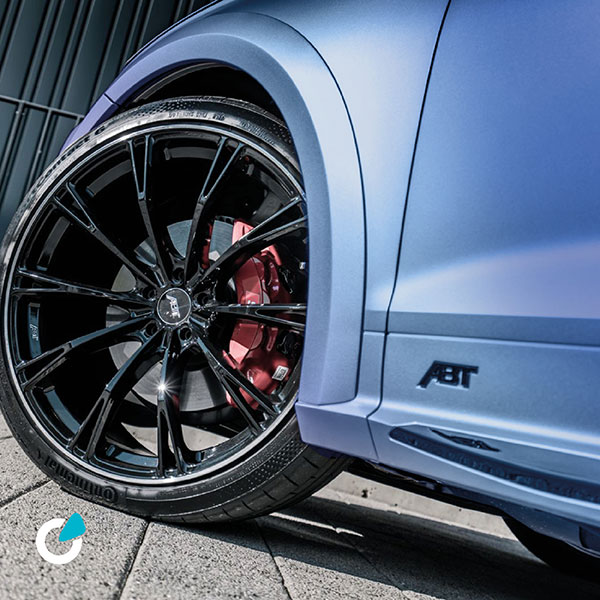 Audi SQ5 Tuning Konzept Metallic Pastell von SCEND Tuning mit professionelller Lackierung oder Folierung, Ansicht das Vorderrad mit ABT SQ5 Felge GR 22 Zoll