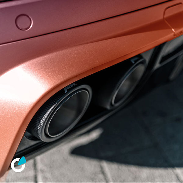 Mercedes AMG Tuning Concept Metallic Pastell von SCEND Tuning mit oranger Lackierung oder Folgerung und Auspuffanlage 